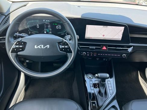 Used 2023 Kia Niro EX FWD image 2