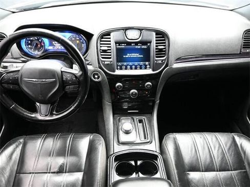 Used 2019 Chrysler 300 S image 18