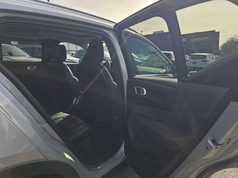 Used 2023 Volvo XC40 B4 Plus w/ Protection Package Premier image 15
