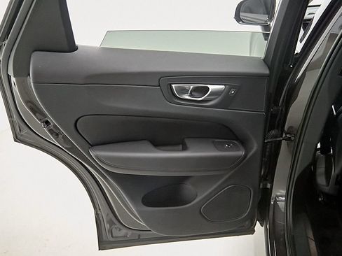 Certified 2023 Volvo XC60 B5 Plus w/ Protection Package Premier AWD/4WD image 19