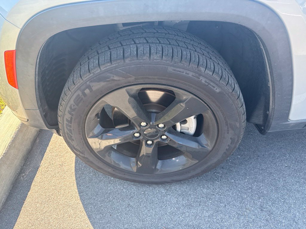 Used 2021 Jeep Grand Cherokee L Laredo RWD image 23