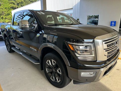 Used 2023 Nissan Titan Platinum Reserve w/ Moonroof Package AWD/4WD image 8