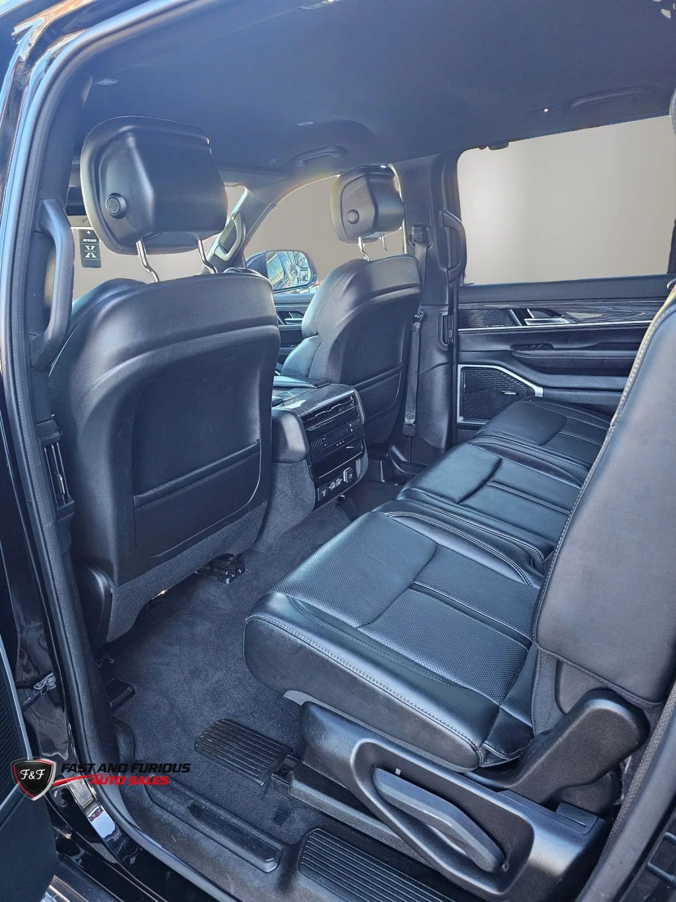 Used 2022 Jeep Wagoneer Series II AWD/4WD image 7