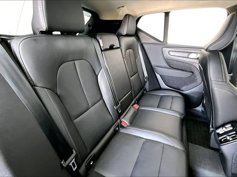 Used 2024 Volvo XC40 B5 Plus w/ Protection Package Premier AWD/4WD image 32