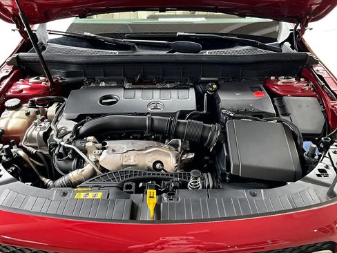 Used 2022 Mercedes-Benz GLB 250 image 32