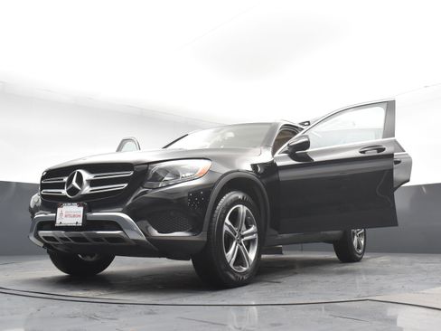 Used 2018 Mercedes-Benz GLC 300 4MATIC image 33