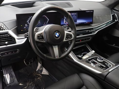 Certified 2025 BMW X7 xDrive40i w/ Executive Package image 6