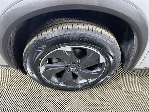 Used 2024 Nissan Rogue SV image 10