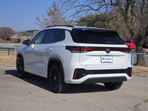 New 2026 Volkswagen Tiguan SE R-Line image 3