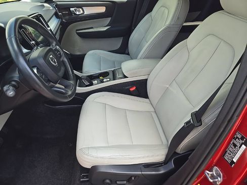 Used 2019 Volvo XC40 T5 Momentum AWD/4WD image 23