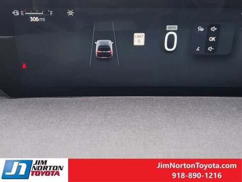 Used 2025 Ford Expedition Active AWD/4WD image 17