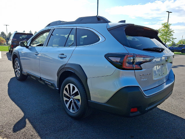 Used 2023 Subaru Outback Premium AWD/4WD image 5