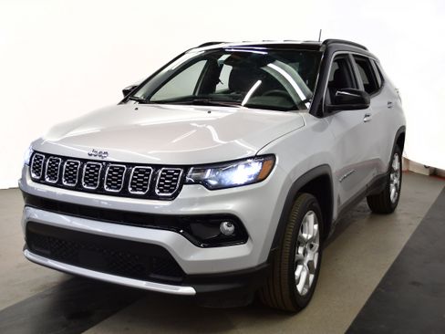 Used 2025 Jeep Compass Limited AWD/4WD image 4