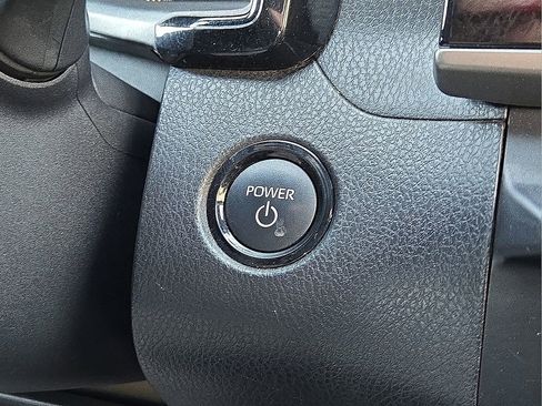 Used 2025 Toyota Camry SE image 32