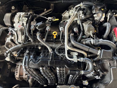 Used 2025 Nissan Altima 2.5 SV FWD image 32