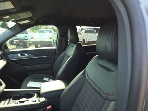 Used 2025 Ford Explorer ST-Line w/ Premium Package image 8