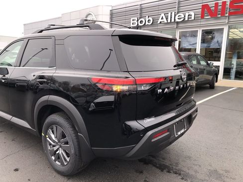 New 2025 Nissan Pathfinder SV image 12