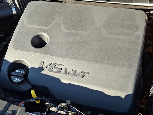 Used 2023 Chevrolet Traverse LT w/ LPO, Floor Liner Package image 28