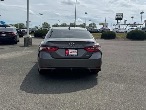 Used 2021 Toyota Camry SE image 5