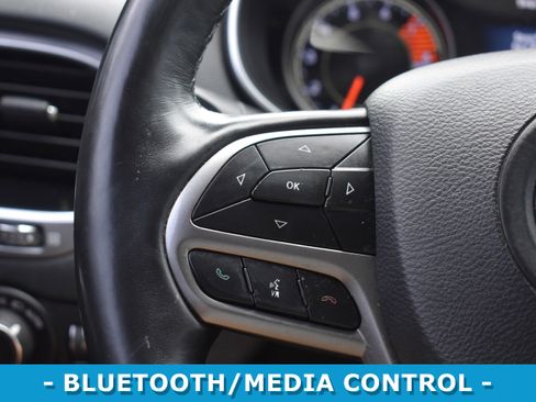 Used 2019 Jeep Cherokee Limited image 12