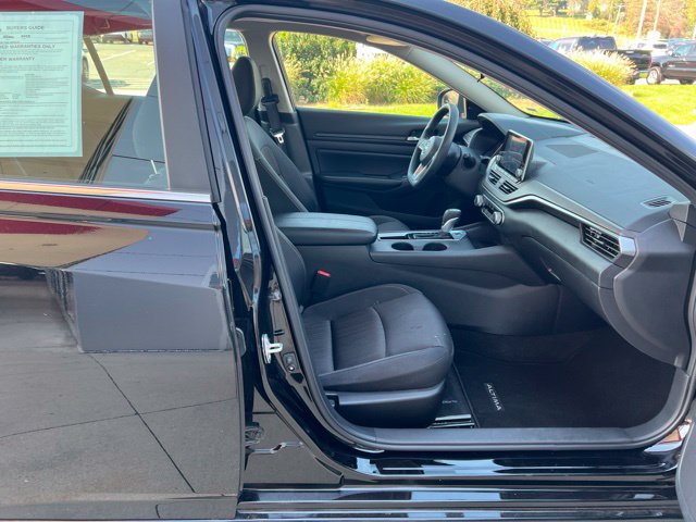Used 2025 Nissan Altima 2.5 SV FWD image 33
