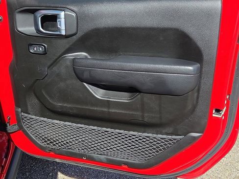 Used 2024 Jeep Wrangler Unlimited Rubicon image 12