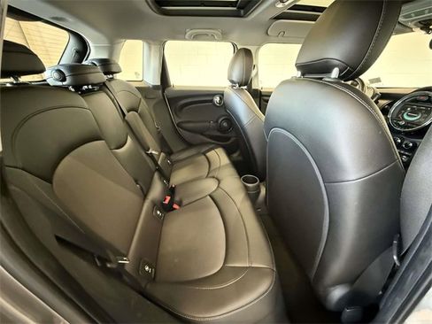 Used 2018 MINI Cooper 4-Door Hardtop image 16