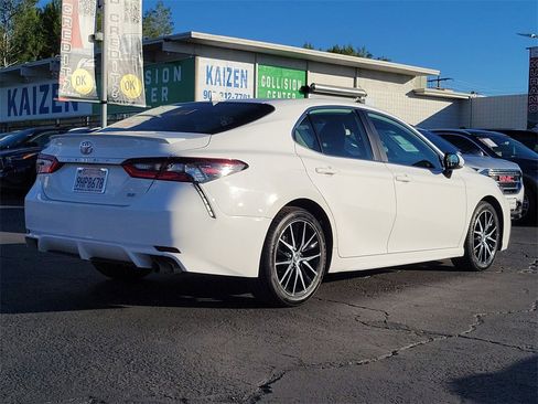 Used 2023 Toyota Camry SE image 29