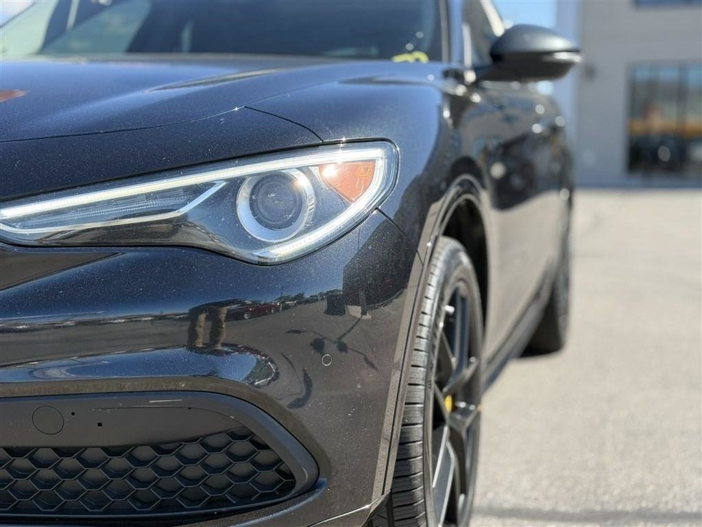 Used 2021 Alfa Romeo Stelvio Ti w/ Nero Edizione AWD/4WD image 11