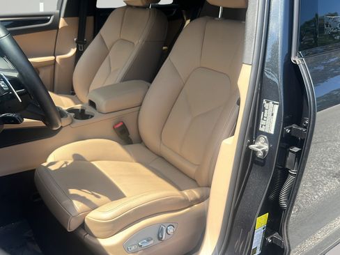 Certified 2026 Porsche Macan AWD/4WD image 14