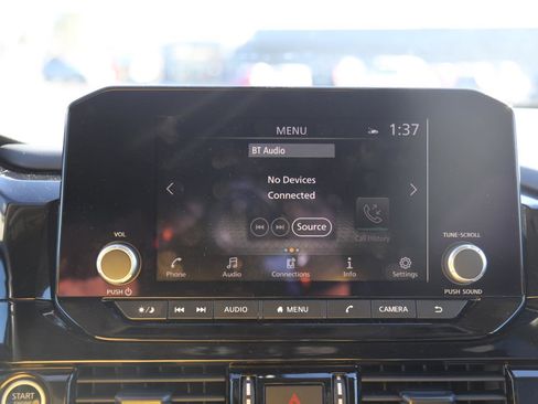 Used 2024 Nissan Pathfinder SV image 15