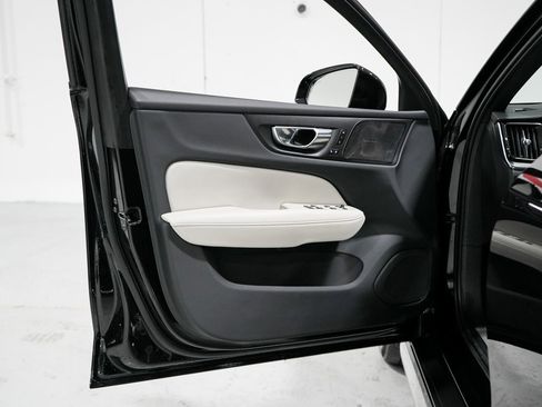 Used 2023 Volvo V60 B5 Cross Country Ultimate w/ Climate Package image 28