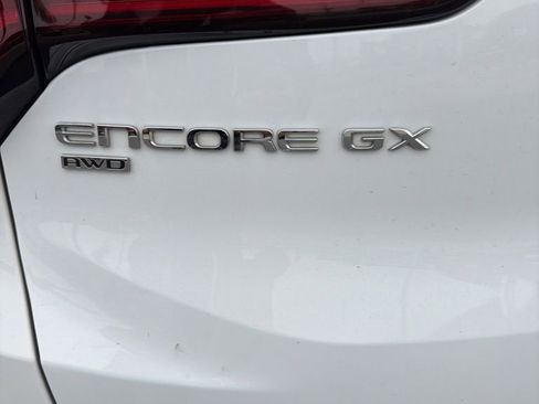Used 2024 Buick Encore GX Sport Touring image 9