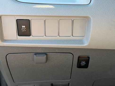 Used 2020 Toyota Sienna LE w/ LE Preferred Package FWD image 12
