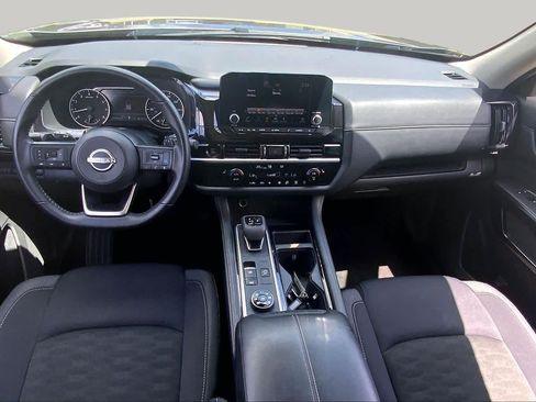 Used 2025 Nissan Pathfinder SV AWD/4WD image 15