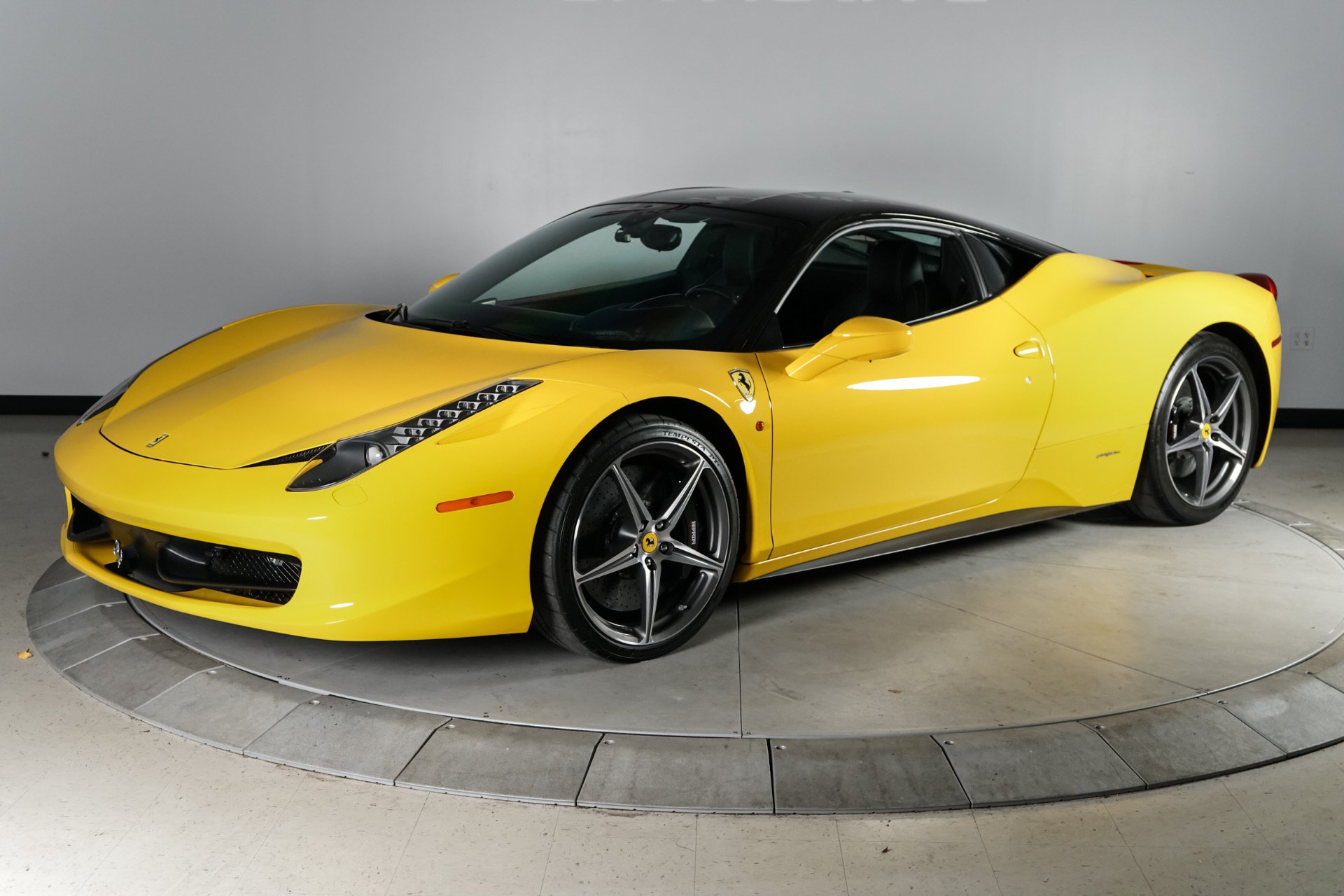 Used 2011 Ferrari 458 Italia Coupe RWD image 2