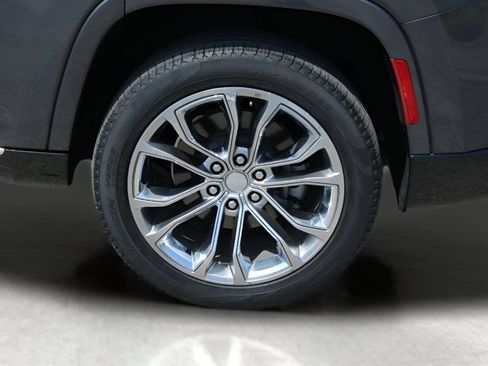 Used 2023 Jeep Grand Wagoneer Series II AWD/4WD image 9