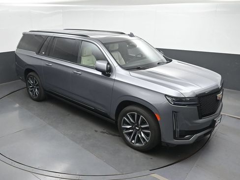 Used 2021 Cadillac Escalade ESV Sport w/ Driver Assist Tech Package AWD/4WD image 33