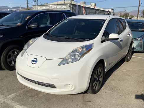 Used 2015 Nissan Leaf SV image 2