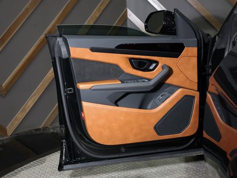 Used 2023 Lamborghini Urus S image 45