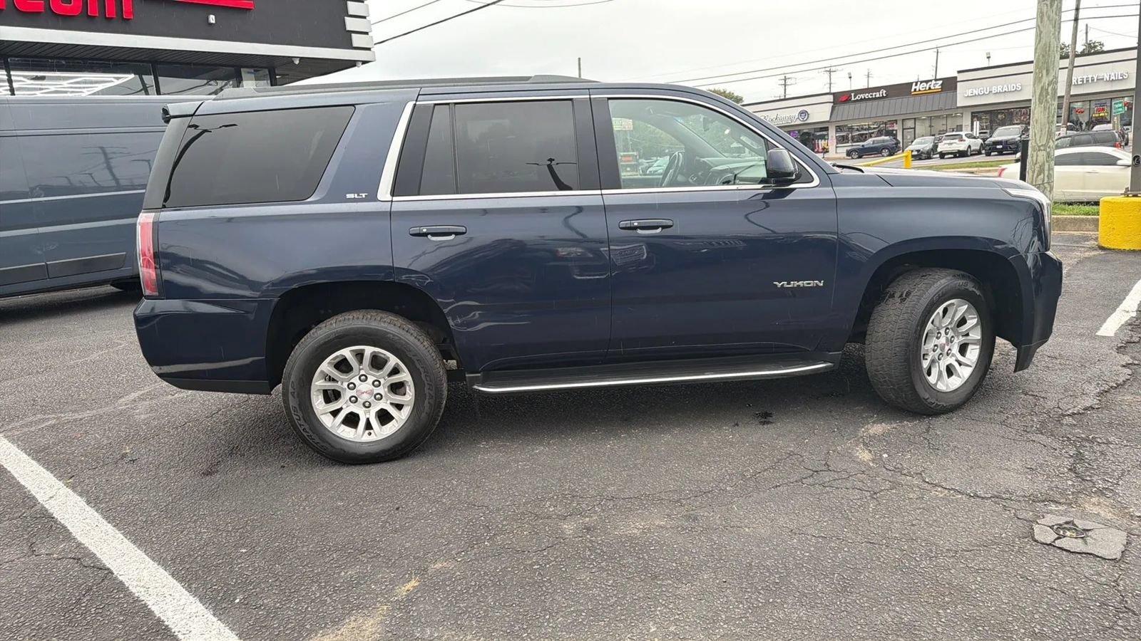 Used 2017 GMC Yukon SLT AWD/4WD image 2