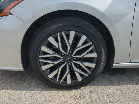 Used 2024 Nissan Altima 2.5 SV image 31