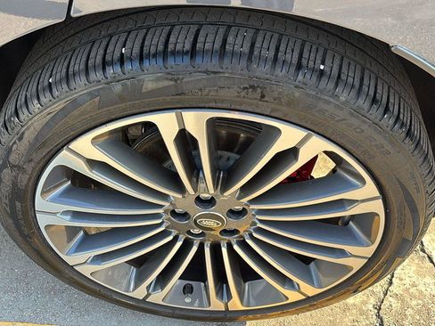 Used 2025 Land Rover Range Rover Velar Dynamic SE image 11