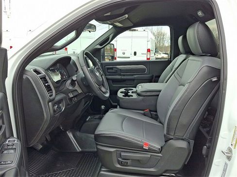 Used 2024 RAM 2500 Tradesman w/ Chrome Appearance Group image 8