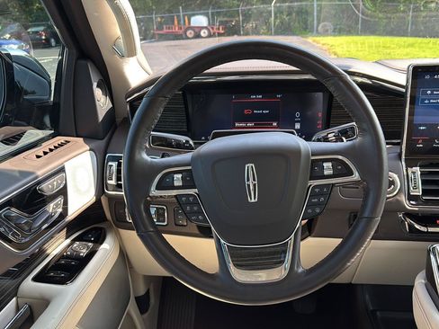 Used 2024 Lincoln Navigator Black Label AWD/4WD image 25