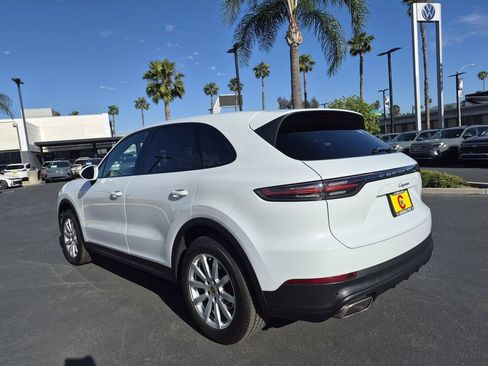 Used 2021 Porsche Cayenne AWD/4WD image 5