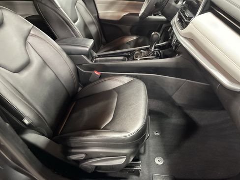 Used 2024 Jeep Compass Limited image 13