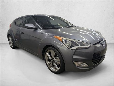 Used 2017 Hyundai Veloster Value Edition FWD image 3