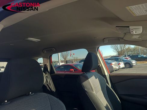 Used 2023 Nissan Rogue SV image 18