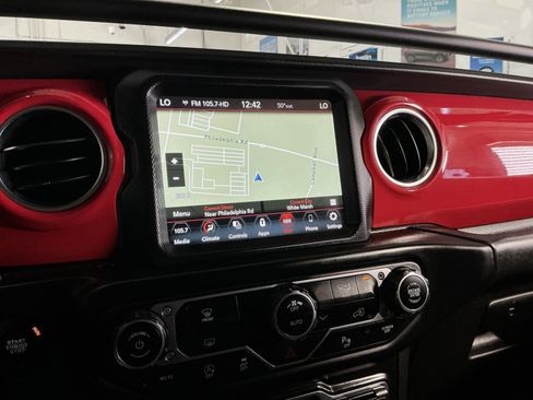 Used 2020 Jeep Wrangler Unlimited Sahara AWD/4WD image 21